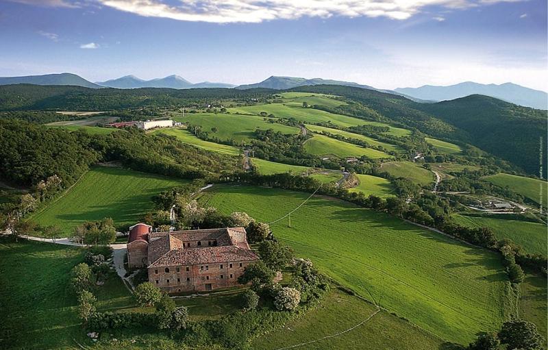 Agriturismo Girolomoni - Locanda Isola del Piano Экстерьер фото